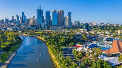 A wide river leading the the skyscrapers of Melbourne city on a sunny day