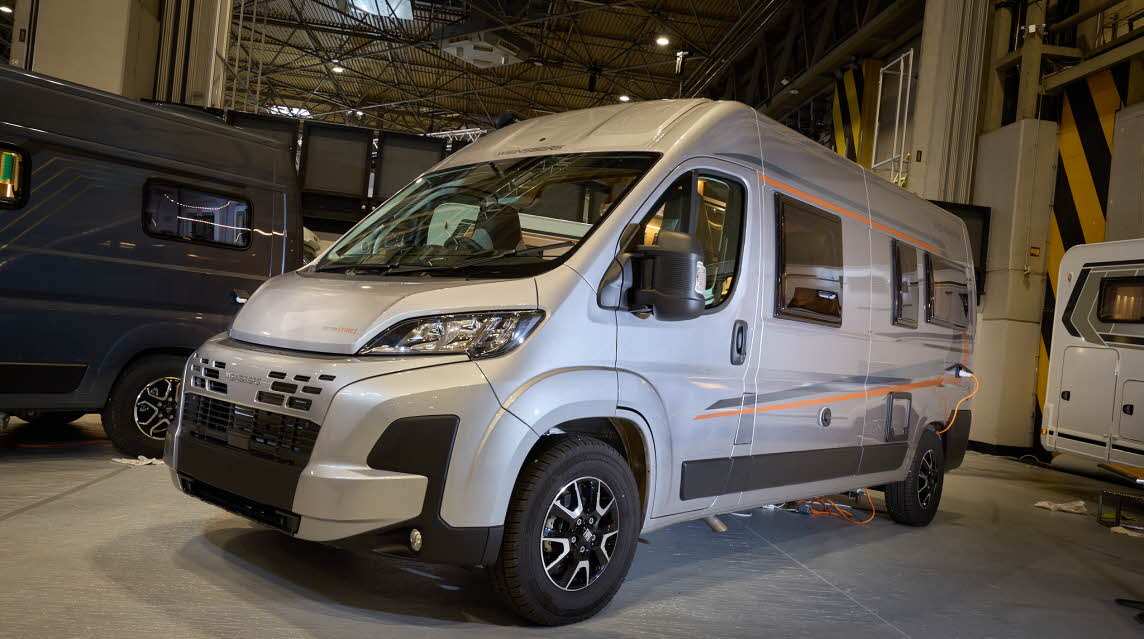 Weinsberg CaraBus 600 MQ Edition FIRE is sliver with black trim.  It has grey and orange decals.