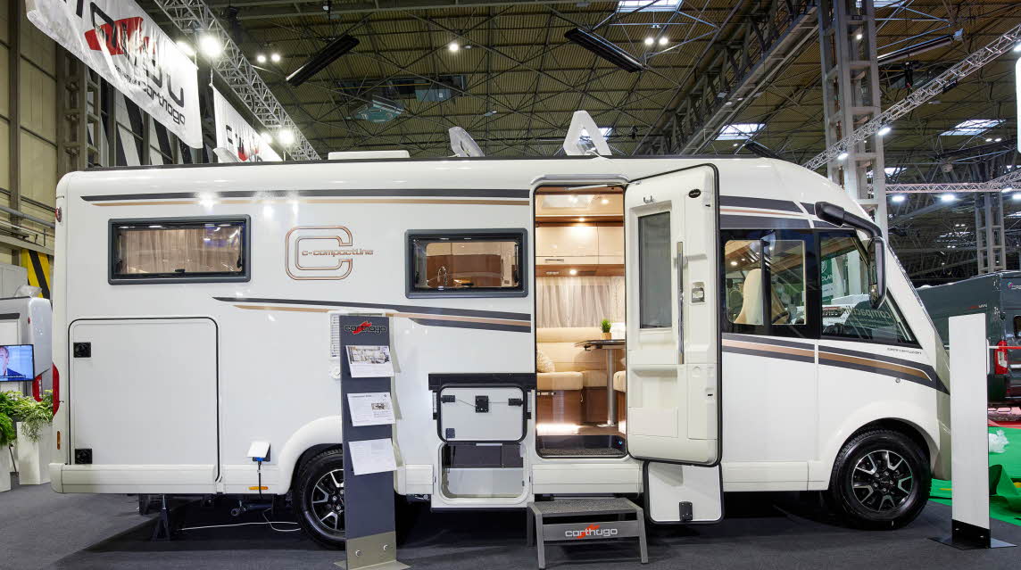 A Class exterior, white, rear garage
