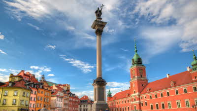 monument in front of the Royal Castle in Warsaw
