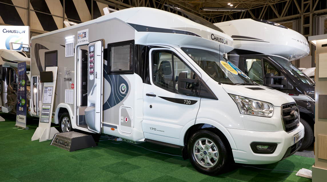 Exterior, coachbuilt motorhome