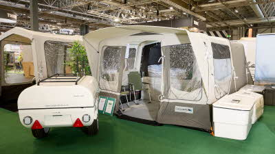 Campmaster 1000LX exterior, cream/beige canvas, trailer, front opening, two front windows