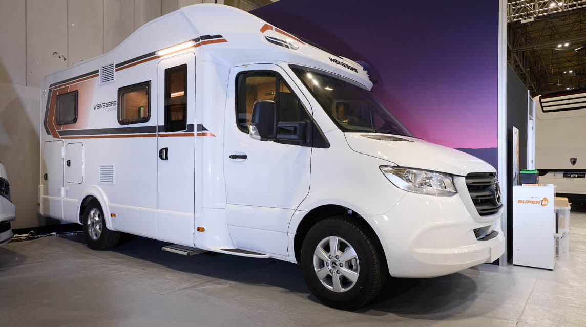 Weinsberg CaraCompact Suite MB 640MEG Edition Pepper is white with black and bronze decals. 