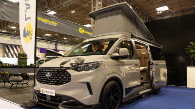 The Landseer Custom 2.0 is pale grey, its rising roof and sliding door are open.