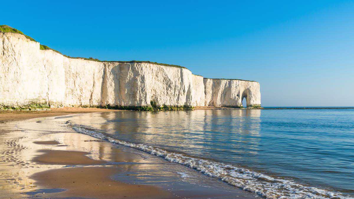 8 stunning seaside towns beaches to visit in South East | The Caravan Club