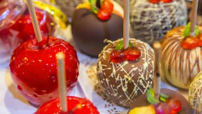 A variety of delicious looking festively decorated toffee apples