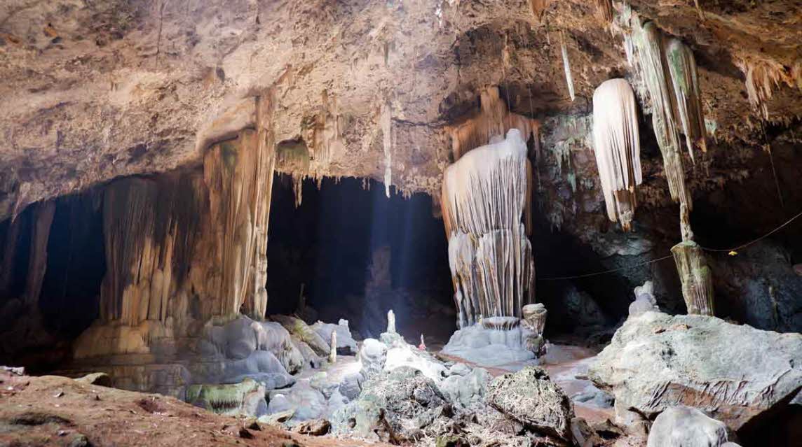 stalactites and stalagmites in Sterkfontein caves
