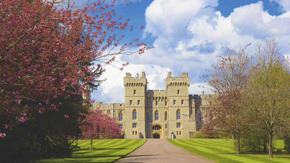 Pathway leading up to Windsor Castle front