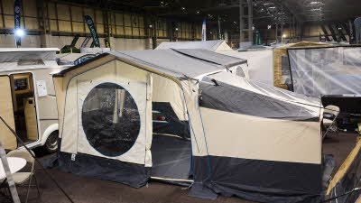 The Raclet Solena 2.1 has a grey roof with cream walls. The entrance door is open revealing the interior.